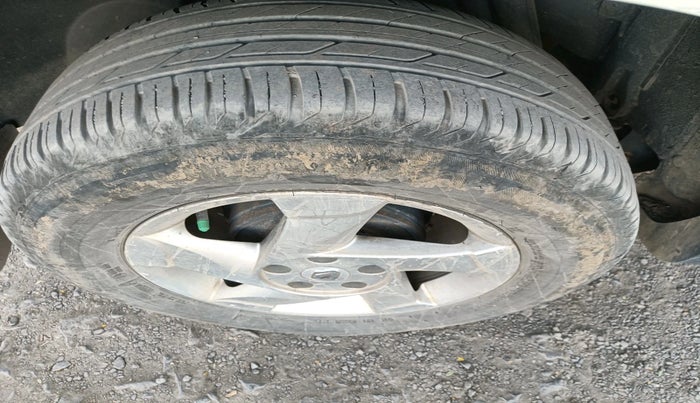 2013 Renault Duster 110 PS RXL DIESEL, Diesel, Manual, 1,99,540 km, tyre