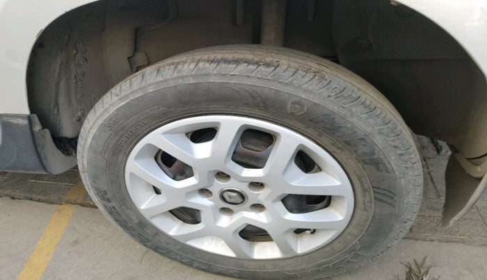 2017 Renault Duster 85 PS RXE DIESEL, Diesel, Manual, 2,02,403 km, tyre