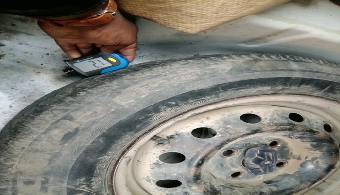 2017 Maruti Dzire VDI, Diesel, Manual, 1,04,172 km, tyre