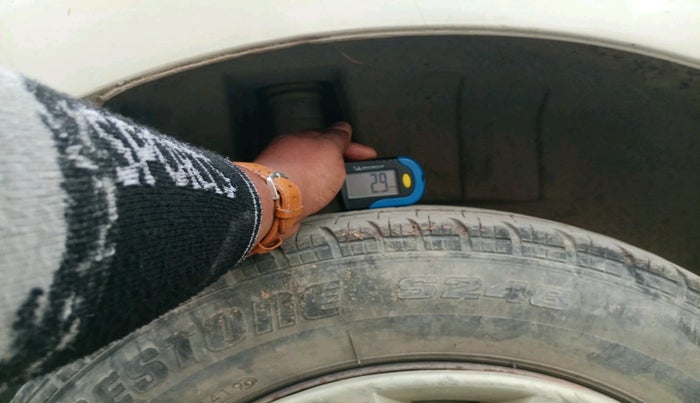 2017 Maruti Dzire VDI, Diesel, Manual, 1,04,172 km, tyre