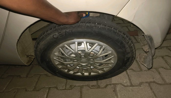 2012 Hyundai Eon ERA +, Petrol, Manual, 34,494 km, tyre