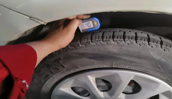 2011 Maruti Swift Dzire VXI, Petrol, Manual, 1,37,840 km, tyre