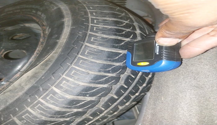 2014 Hyundai i10 SPORTZ 1.1, Petrol, Manual, 77,168 km, tyre