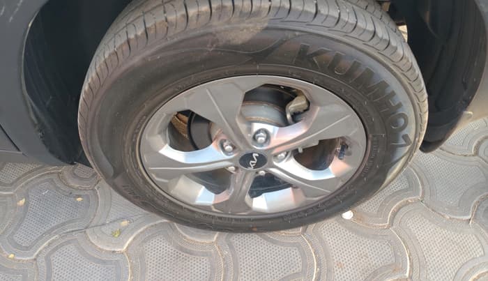 2023 KIA SELTOS HTK PLUS 1.5 IMT, Petrol, Manual, 5,583 km, tyre