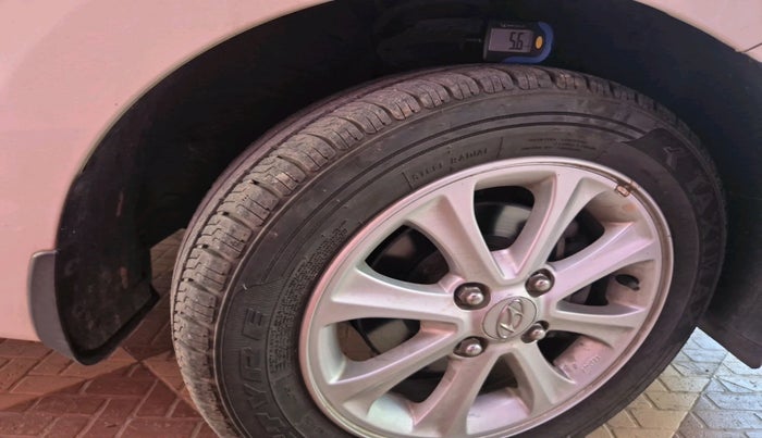 2015 Hyundai Grand i10 ASTA AT 1.2 KAPPA VTVT, Petrol, Automatic, 29,252 km, tyre