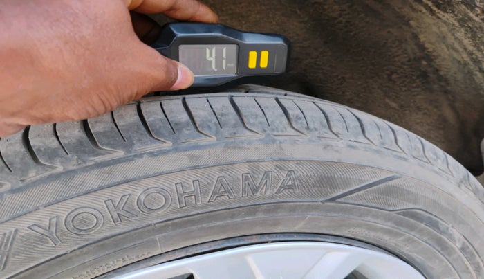 2013 Ford Ecosport TREND 1.5L DIESEL, Diesel, Manual, 1,24,327 km, tyre