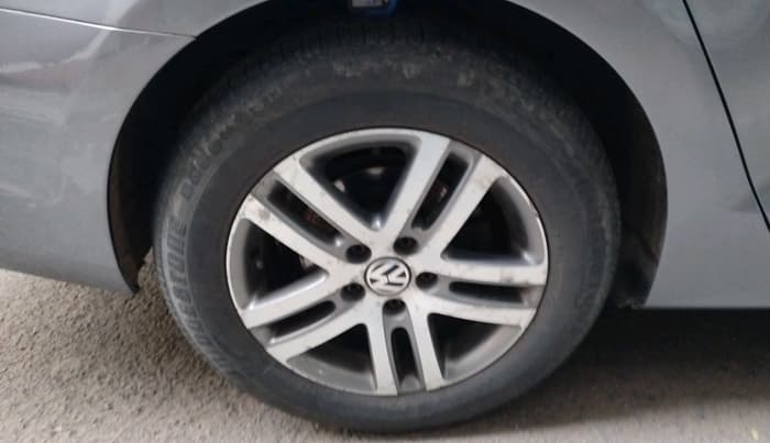 2011 Volkswagen Jetta HIGHLINE TDI AT, Diesel, Automatic, 1,42,486 km, tyre