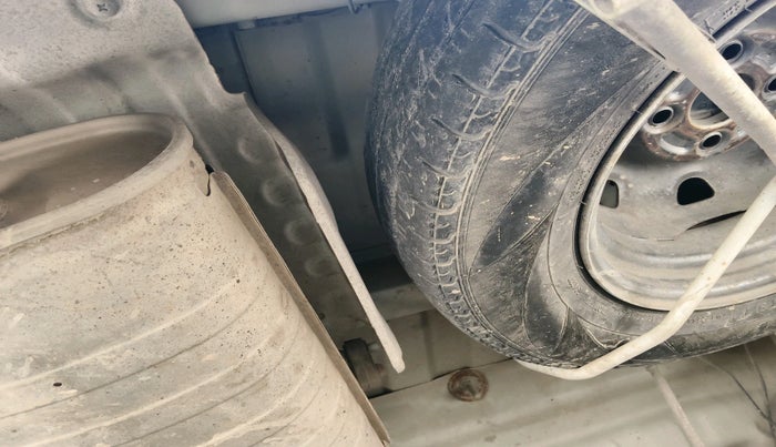 2022 Maruti Eeco 5 STR AC CNG (O), CNG, Manual, 85,904 km, tyre