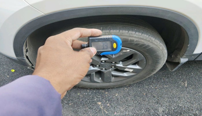 2024 Tata Safari PURE PLUS AT, Diesel, Automatic, 30,573 km, tyre