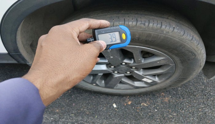 2024 Tata Safari PURE PLUS AT, Diesel, Automatic, 30,573 km, tyre