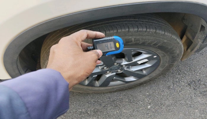 2024 Tata Safari PURE PLUS AT, Diesel, Automatic, 30,573 km, tyre