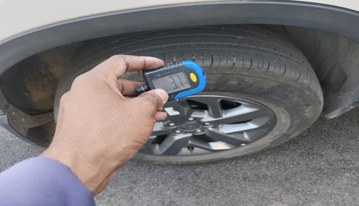 2024 Tata Safari PURE PLUS AT, Diesel, Automatic, 30,573 km, tyre