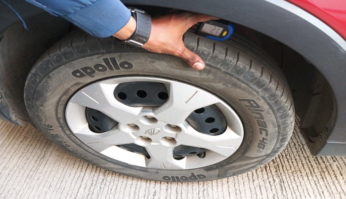 2021 Mahindra XUV300 W6 1.5 DIESEL AMT, Diesel, Automatic, 42,348 km, tyre