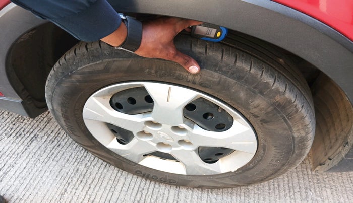 2021 Mahindra XUV300 W6 1.5 DIESEL AMT, Diesel, Automatic, 42,348 km, tyre