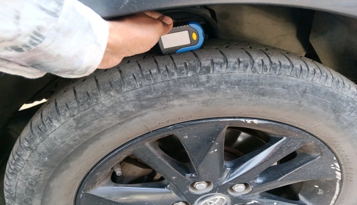 2017 Toyota Innova Crysta TOURING SPORT DIESEL MT, Diesel, Manual, 1,35,321 km, tyre