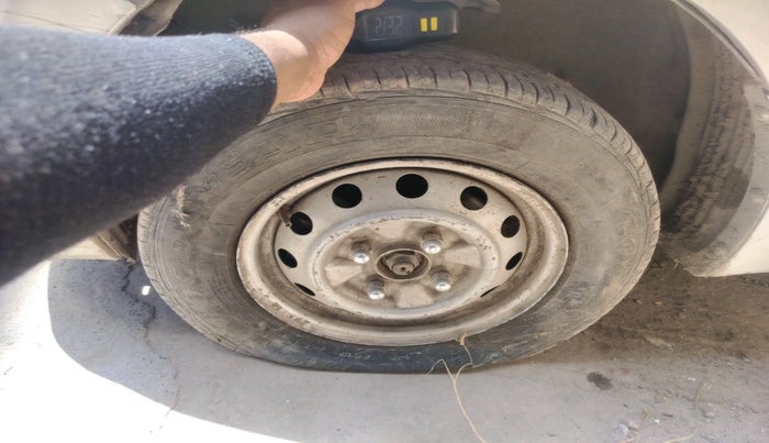 2011 Hyundai Eon ERA, Petrol, Manual, 1,09,712 km, tyre