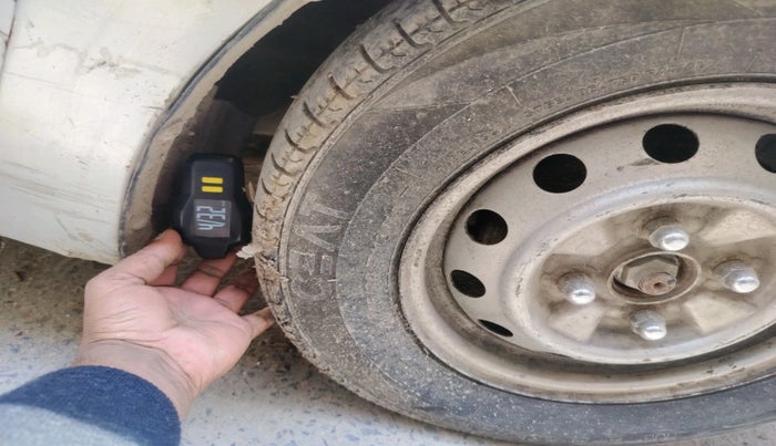 2011 Hyundai Eon ERA, Petrol, Manual, 1,09,712 km, tyre