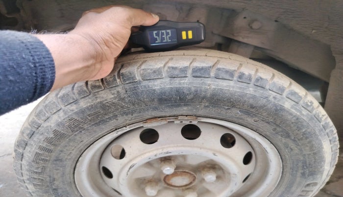 2011 Hyundai Eon ERA, Petrol, Manual, 1,09,712 km, tyre