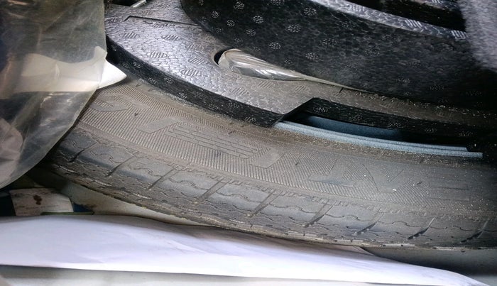 2023 Mahindra XUV300 W6 1.2 PETROL, Petrol, Manual, 46,833 km, tyre