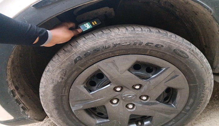 2020 Hyundai VENUE S 1.2, Petrol, Manual, 60,520 km, tyre