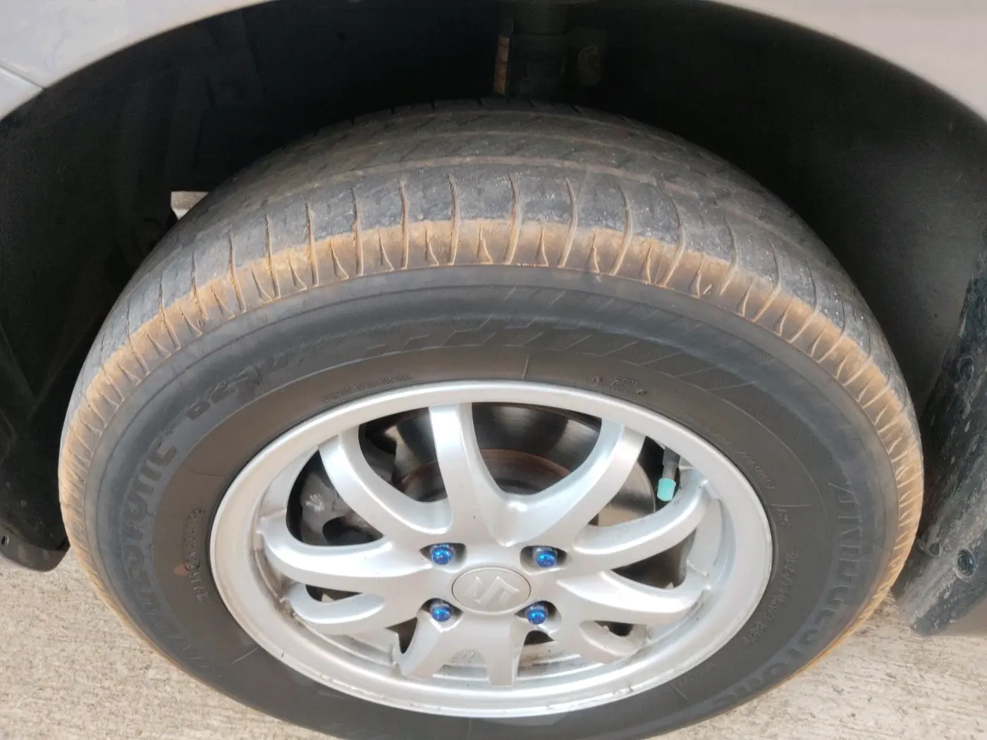 2014 Maruti Swift VXI, Petrol, Manual, 1,09,254 km, tyre
