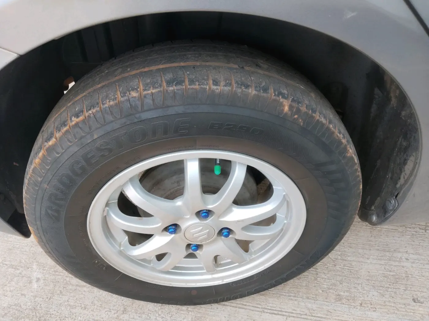 2014 Maruti Swift VXI, Petrol, Manual, 1,09,254 km, tyre