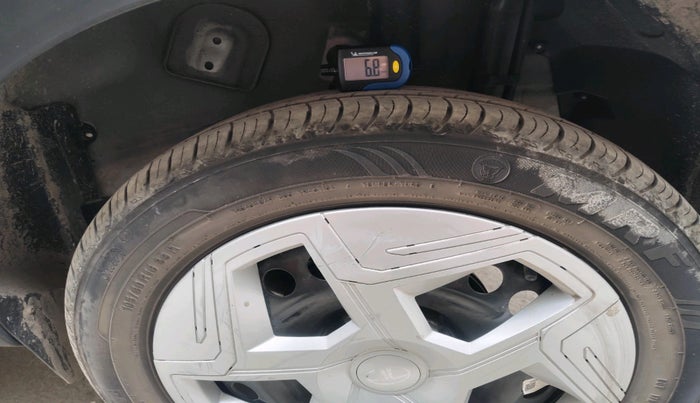 2025 Tata NEXON  Pure Plus 1.2 Petrol AMT, Petrol, Automatic, 5,820 km, tyre