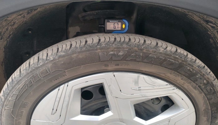 2025 Tata NEXON  Pure Plus 1.2 Petrol AMT, Petrol, Automatic, 5,820 km, tyre