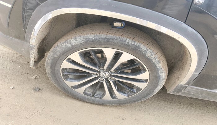 2021 MG HECTOR SHARP 2.0 DIESEL, Diesel, Manual, 88,892 km, tyre