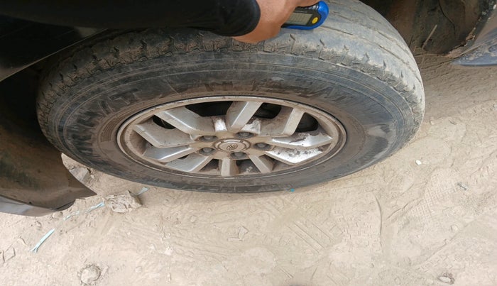 2017 Mahindra TUV300 T8 AMT, Diesel, Automatic, 1,09,130 km, tyre