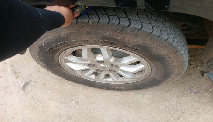 2017 Mahindra TUV300 T8 AMT, Diesel, Automatic, 1,09,130 km, tyre