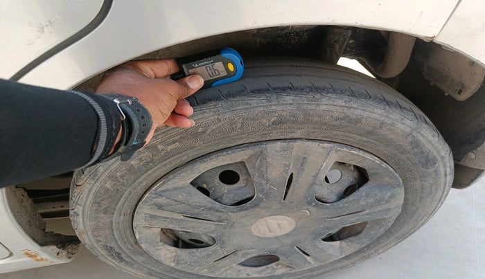 2012 Maruti Wagon R 1.0 VXI, CNG, Manual, 1,22,015 km, tyre