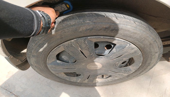 2012 Maruti Wagon R 1.0 VXI, CNG, Manual, 1,22,015 km, tyre