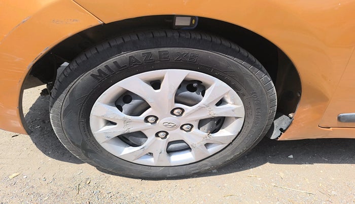 2014 Hyundai Grand i10 SPORTZ 1.1 CRDI, Diesel, Manual, 1,14,498 km, tyre