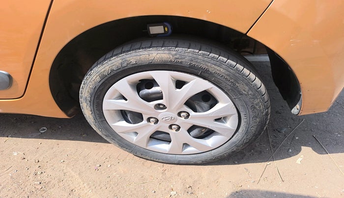 2014 Hyundai Grand i10 SPORTZ 1.1 CRDI, Diesel, Manual, 1,14,498 km, tyre