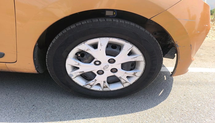 2014 Hyundai Grand i10 SPORTZ 1.1 CRDI, Diesel, Manual, 1,14,498 km, tyre