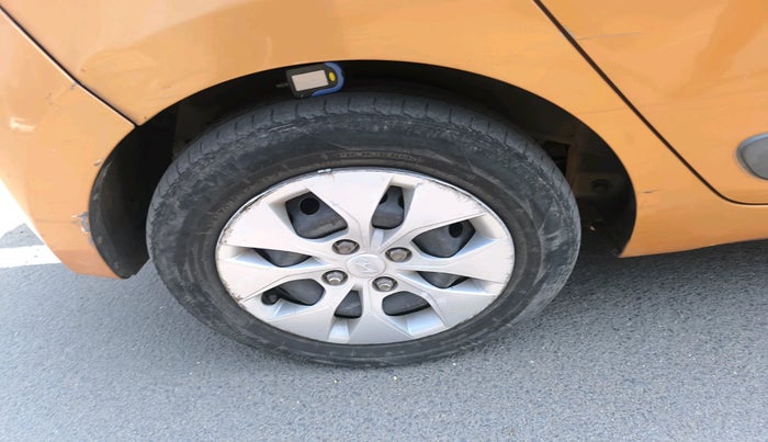 2014 Hyundai Grand i10 SPORTZ 1.1 CRDI, Diesel, Manual, 1,14,498 km, tyre