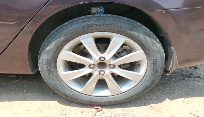 2013 Hyundai Verna FLUIDIC 1.6 CRDI SX, Diesel, Manual, 1,34,873 km, tyre