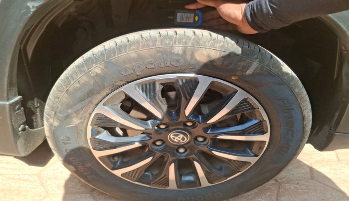 2021 Toyota URBAN CRUISER PREMIUM GRADE AT DUAL TONE, Petrol, Automatic, 64,167 km, tyre