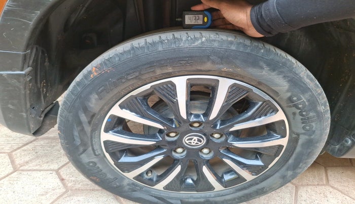 2021 Toyota URBAN CRUISER PREMIUM GRADE AT DUAL TONE, Petrol, Automatic, 64,167 km, tyre