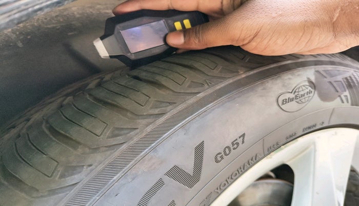 2014 Mercedes Benz Ml Class 350 CDI, Diesel, Automatic, 1,24,750 km, tyre