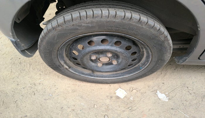 2017 Maruti Wagon R 1.0 VXI, Petrol, Manual, 1,16,393 km, tyre