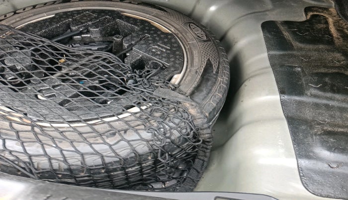 2015 Hyundai New Elantra 1.8 S VTVT, Petrol, Manual, 1,03,144 km, tyre