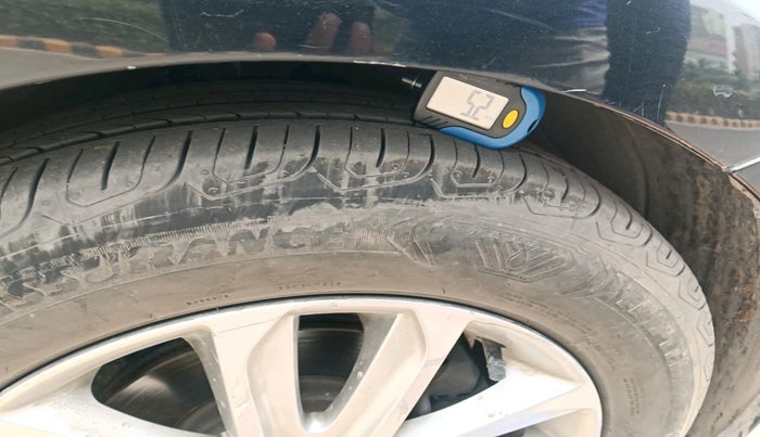 2015 Hyundai New Elantra 1.8 S VTVT, Petrol, Manual, 1,03,144 km, tyre