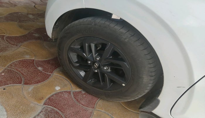 2019 Hyundai GRAND I10 NIOS SPORTZ AMT 1.2 KAPPA VTVT, Petrol, Automatic, 39,034 km, tyre