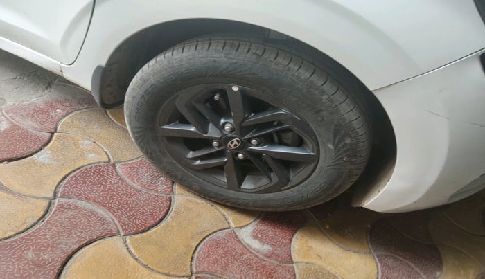 2019 Hyundai GRAND I10 NIOS SPORTZ AMT 1.2 KAPPA VTVT, Petrol, Automatic, 39,034 km, tyre