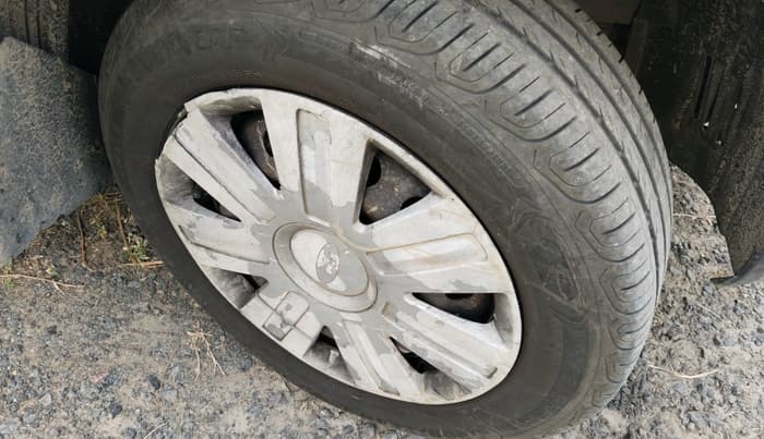2011 Ford Figo TITANIUM 1.4 DIESEL, Diesel, Manual, 2,13,650 km, tyre