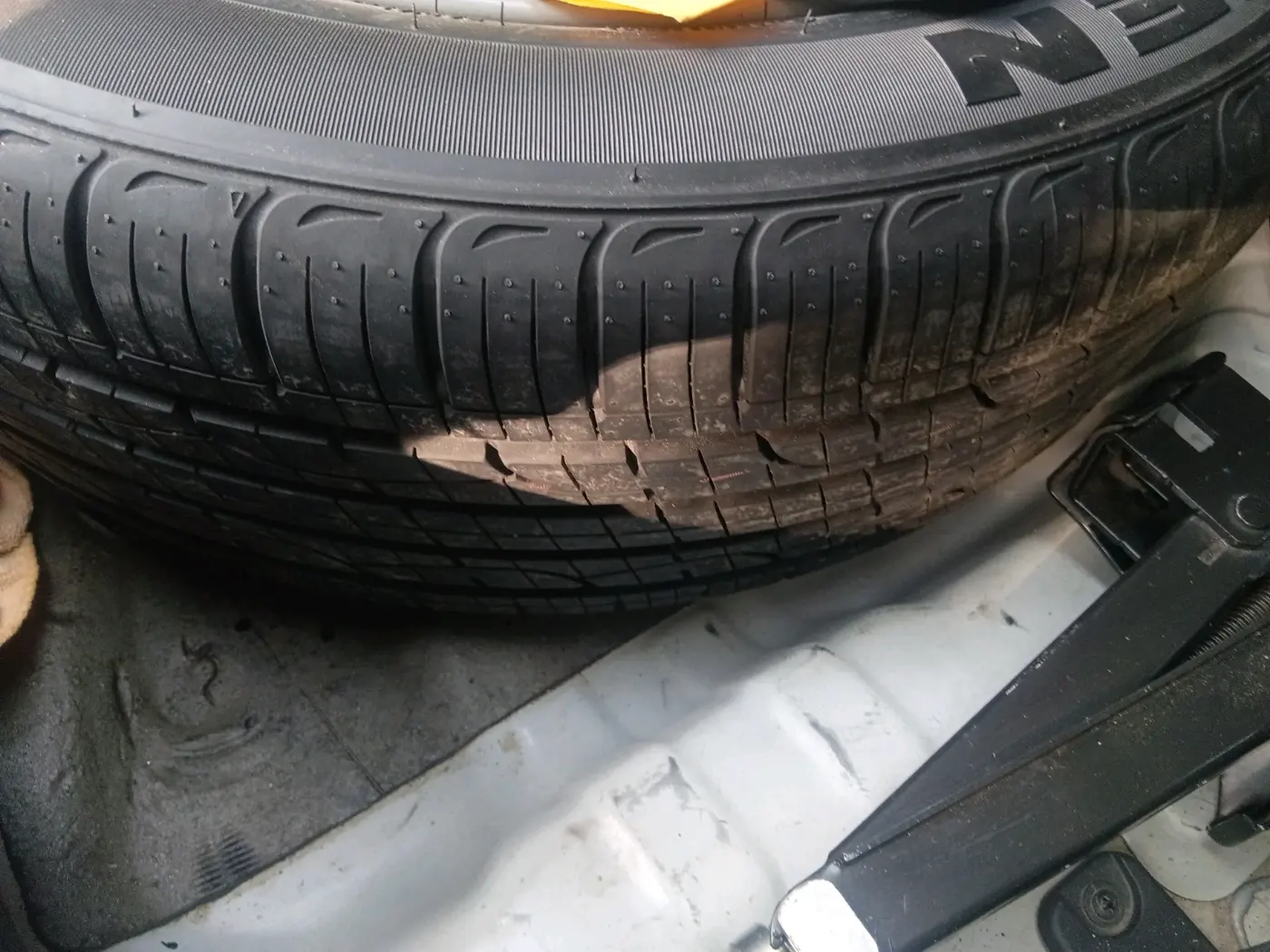 2017 Hyundai Tucson GLS 2WD AT DIESEL, Diesel, Automatic, 1,76,000 km, tyre