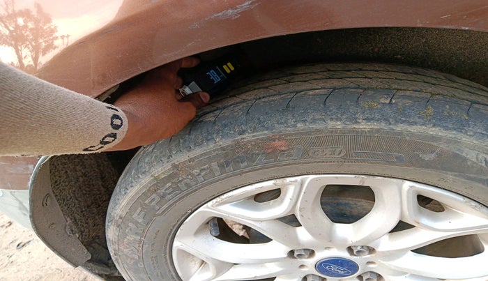 2016 Ford Ecosport TITANIUM 1.5L DIESEL, Diesel, Manual, 1,54,829 km, tyre