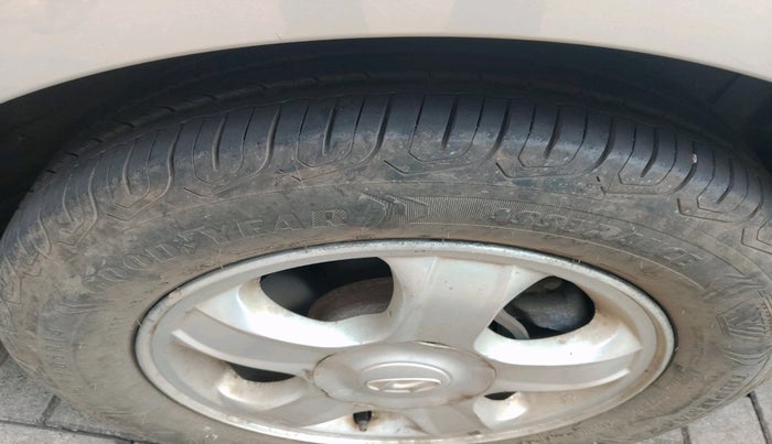 2009 Hyundai Verna  SX 1.6 VTVT, Petrol, Manual, 32,222 km, tyre